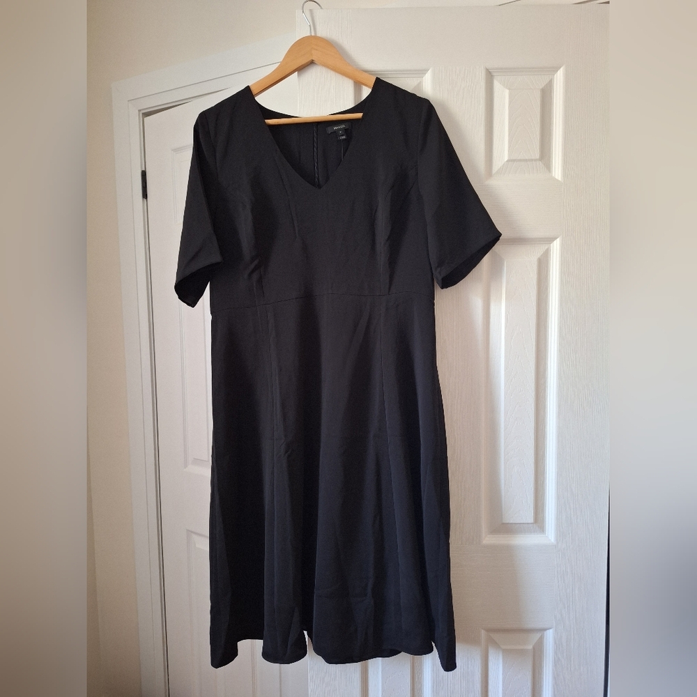 NWT RW&Co V Neck Midi A-line Dress With Short Sleeves